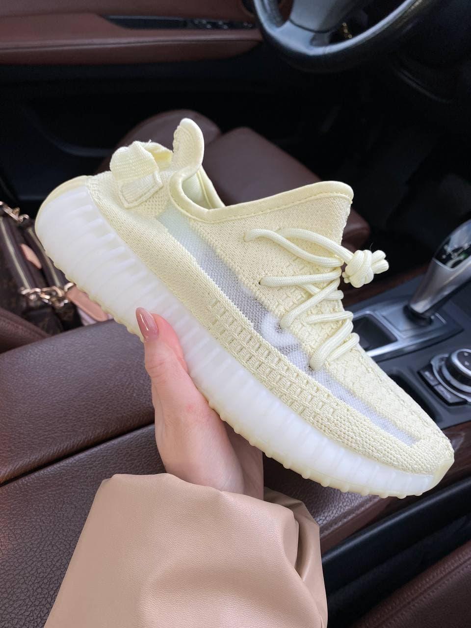 

Женские кроссовки Adidas Yeezy Boost 350 v2 Light Yellow Lemon / Адидас Изи Буст 350 в2 Желтые 40, Желтый