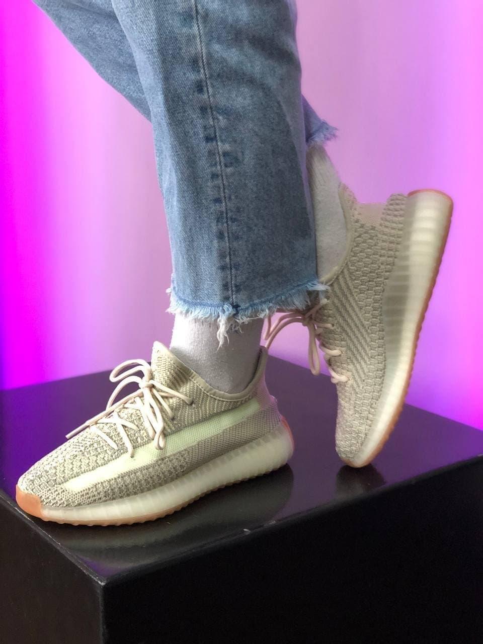 

Женские кроссовки Adidas Yeezy Boost 350 v2 Citrin beige / Адидас Изи Буст 350 в2 Цитрин Бежевые 40, Бежевый