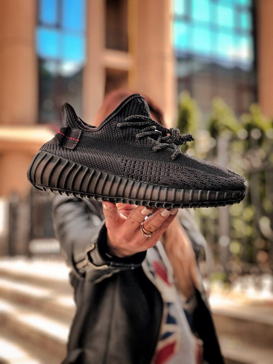 

Женские кроссовки Adidas Yeezy Boost 350 v2 Black / Адидас Изи Буст 350 в2 Черные 40, Черный