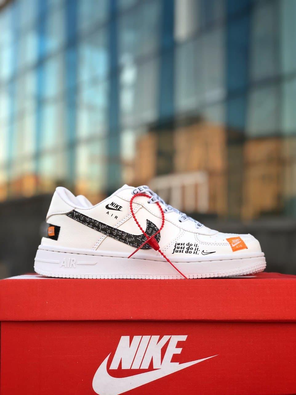 

Мужские кроссовки Nike Air Force 1 Just Do It White / Найк Аир Форс 1 Джаст Ду Ит Белые 46, Белый