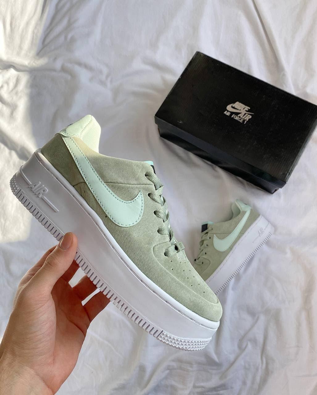 

Женские кроссовки Nike Air Force 1 Sage Light Green / Найк Аир Форс 1 Сейдж Cветло-зеленые 40