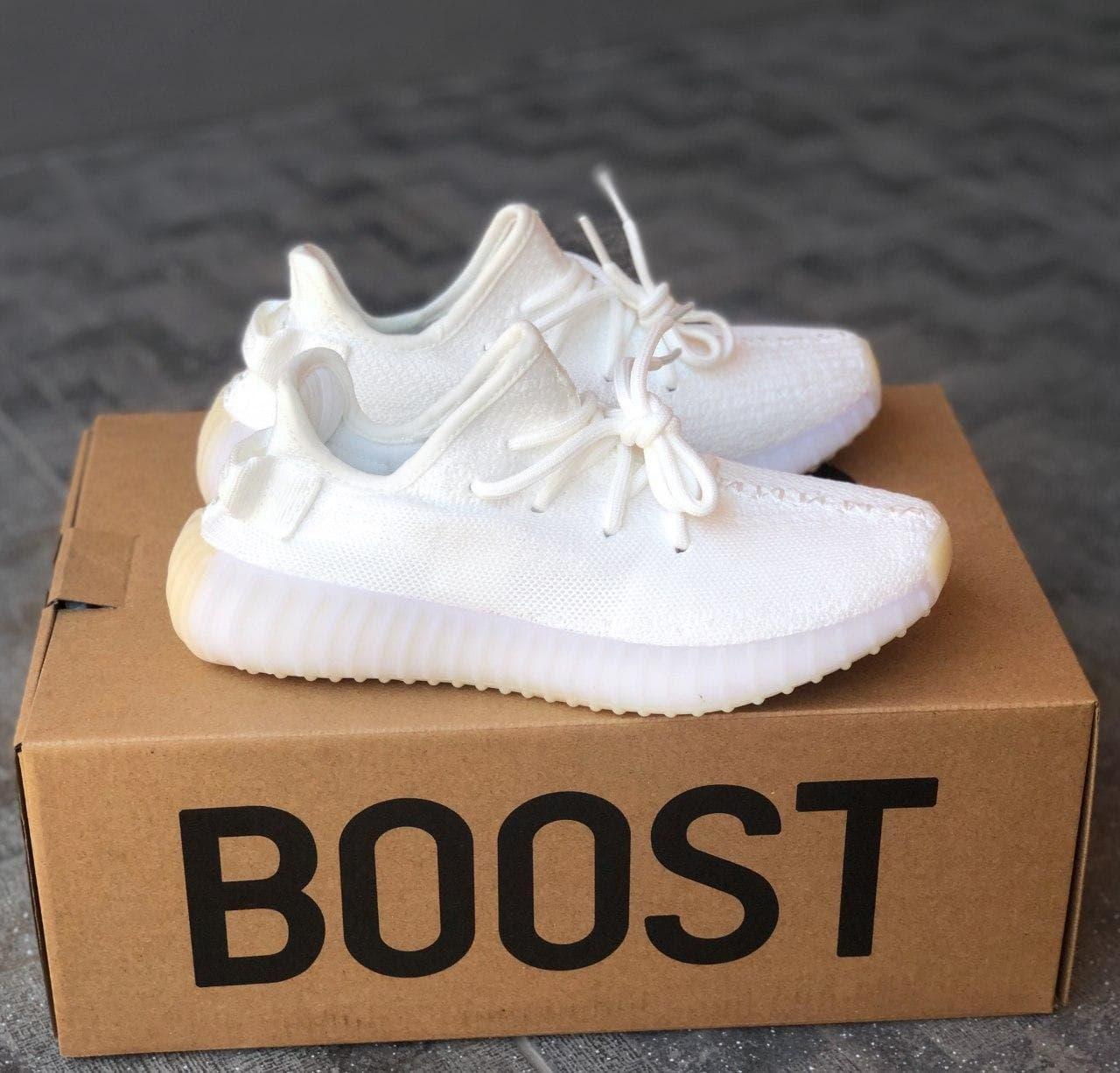 

Мужские кроссовки Adidas Yeezy Boost 350 v2 White / Адидас Изи Буст 350 в2 Белые 45, Белый