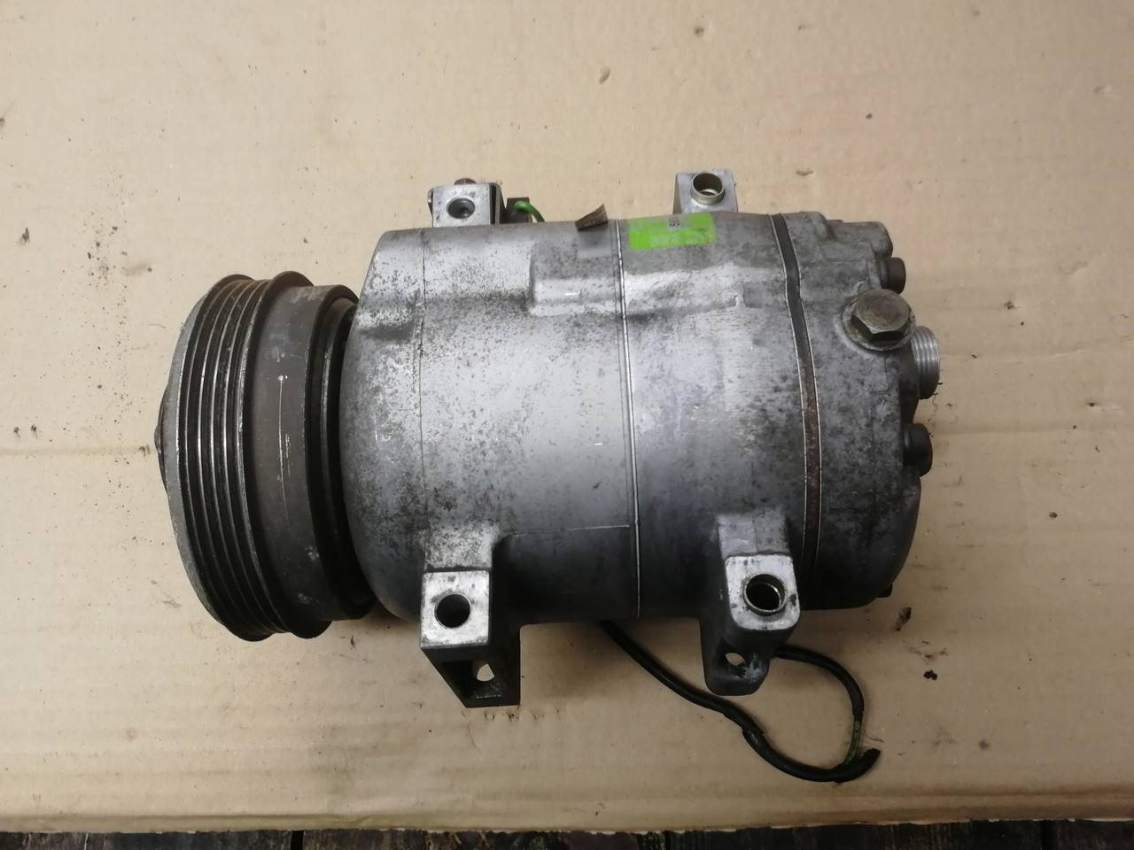 

Компрессор кондиционера VW Passat B5 A4 8D0260805 под заказ 2-4дн