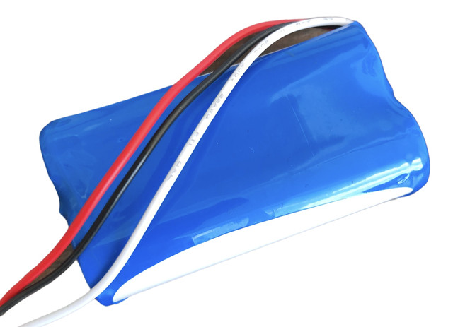 Аккумулятор 7.4V 2900 мАч с проводами под пайку Li ion 18650