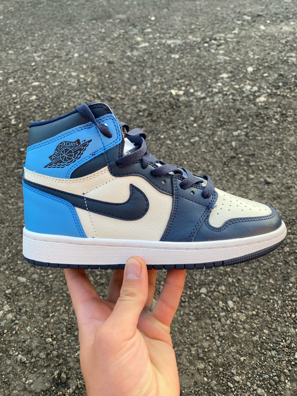 

Мужские кроссовки Nike Air Jordan 1 Retro High Blue White / Найк Аир Джордан 1 Ретро Высокие Голубые Белые 41, Голубой