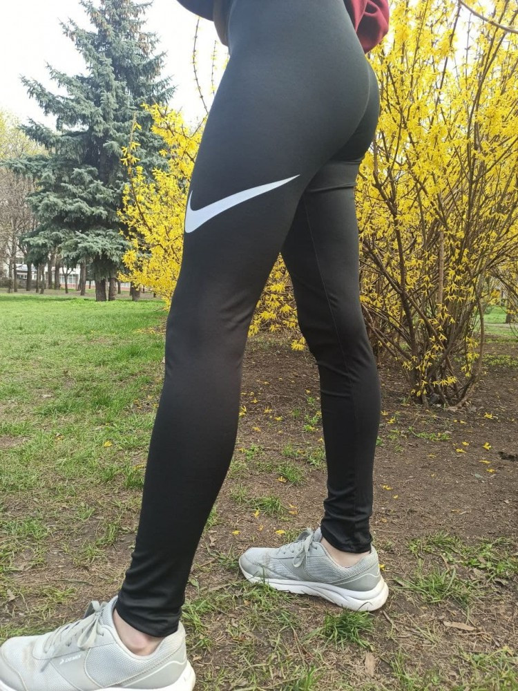 

Женские спортивные лосины Nike черные M