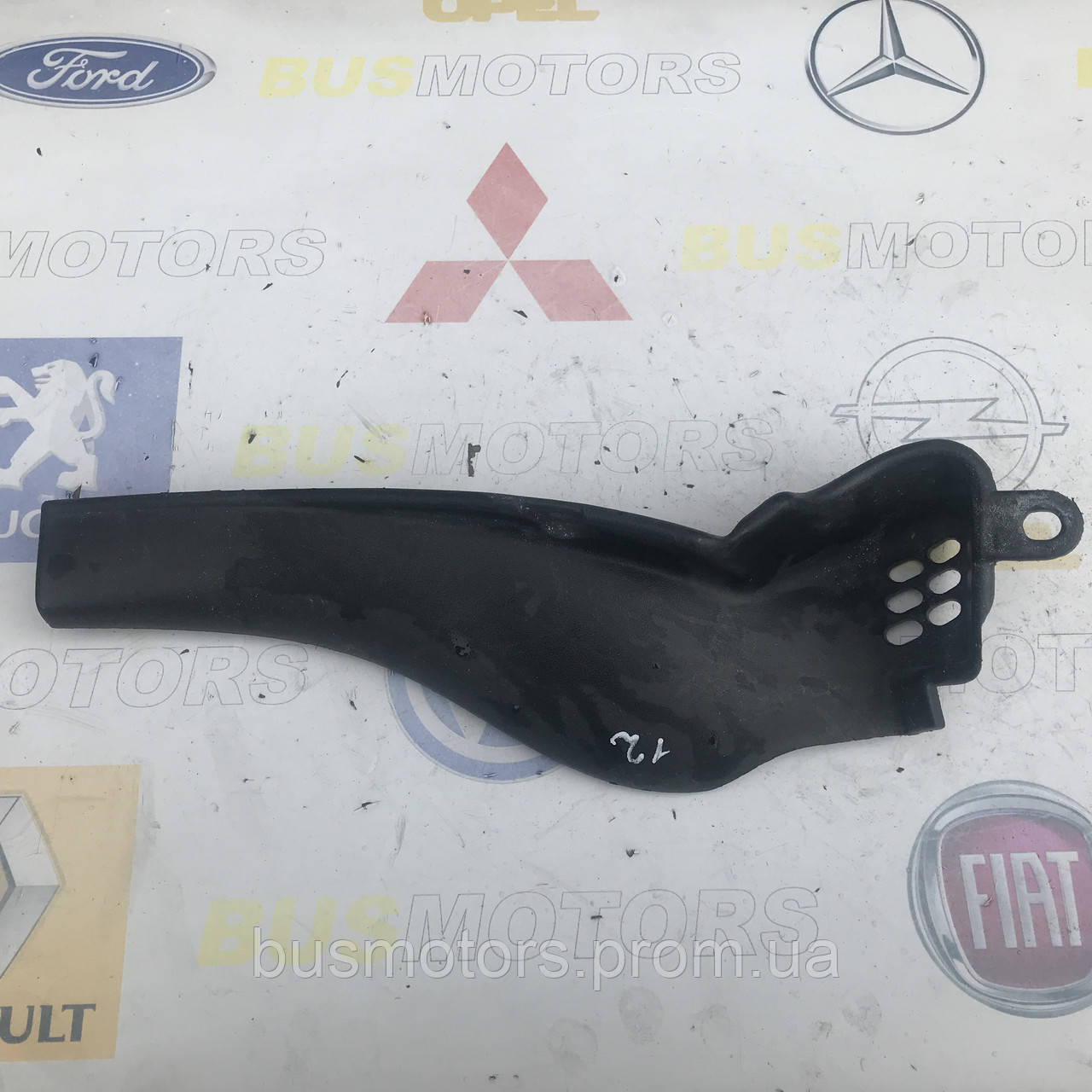 

Декоративная накладка лобового стекла левая Opel Vivaro 2001-2014 7700312794