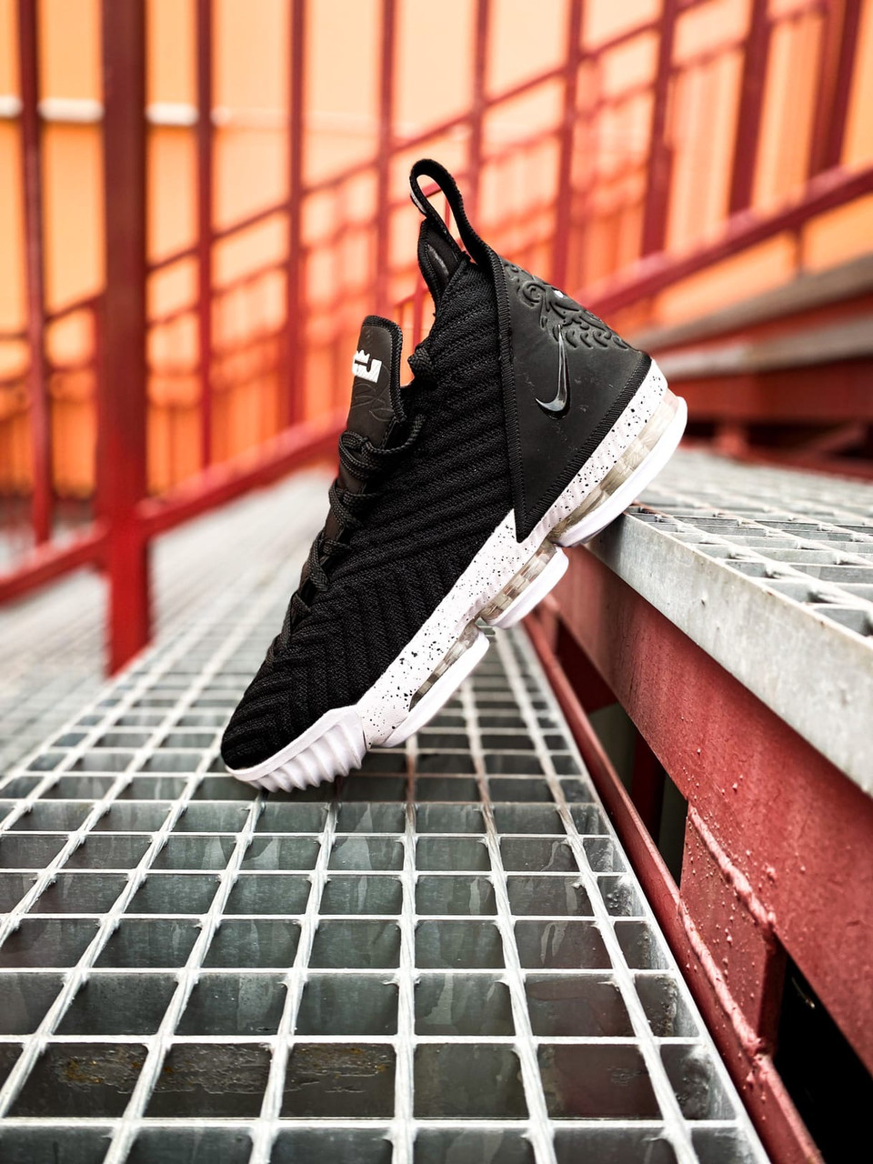 

Nike LeBron 16 Black/White