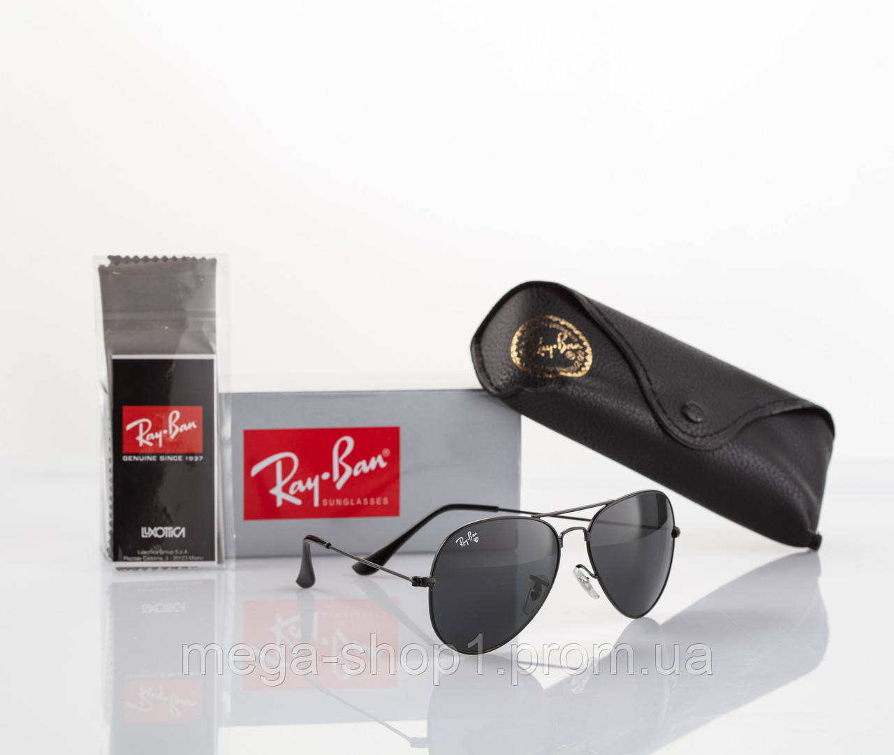 

Очки солнцезащитные черные Ray Ban / Рей Бен глянцевые очки от солнца унисекс в футляре, Золотистый