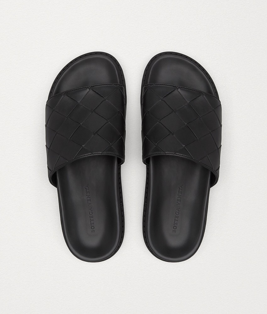 

Bottega Veneta Slides in a Bicolor Maxi Weave Nero