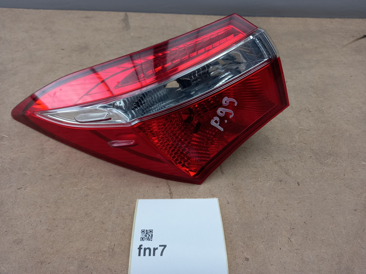 

TOYOTA COROLLA XI E16 E17 2013-16 Фонарь в крыло задний левый 14285F