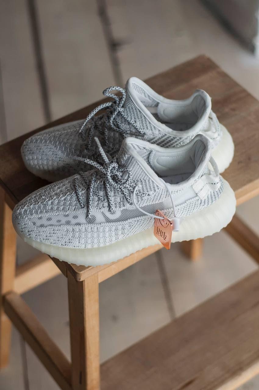 

Мужские кроссовки Adidas Yeezy Boost 350 v2 Static Reflective / Адидас Изи Буст 350 в2 Рефлективные, Светло-серый