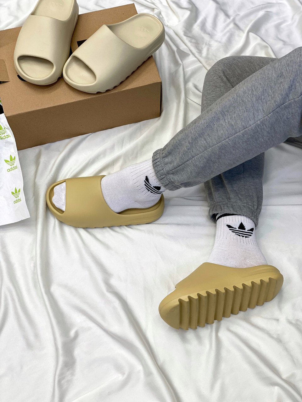 

Шлепанцы Adidas Yeezy Slide Earth Bone (бежевые), шлепки, Бежевый