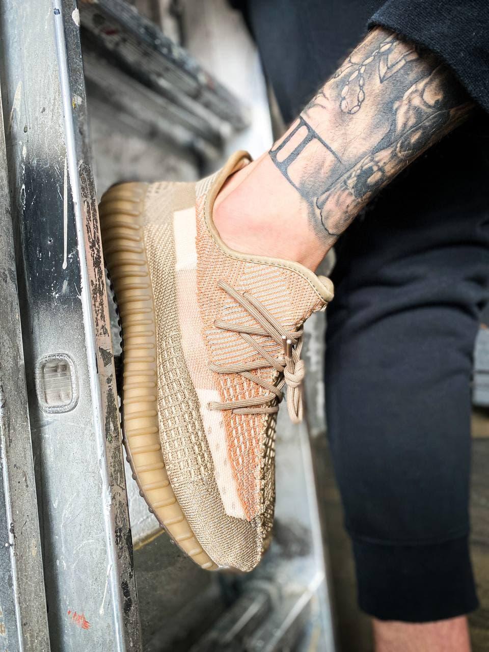 

Мужские кроссовки Adidas Yeezy 350 V2 "Sand Taupe" адидас изи 43, Бежевый