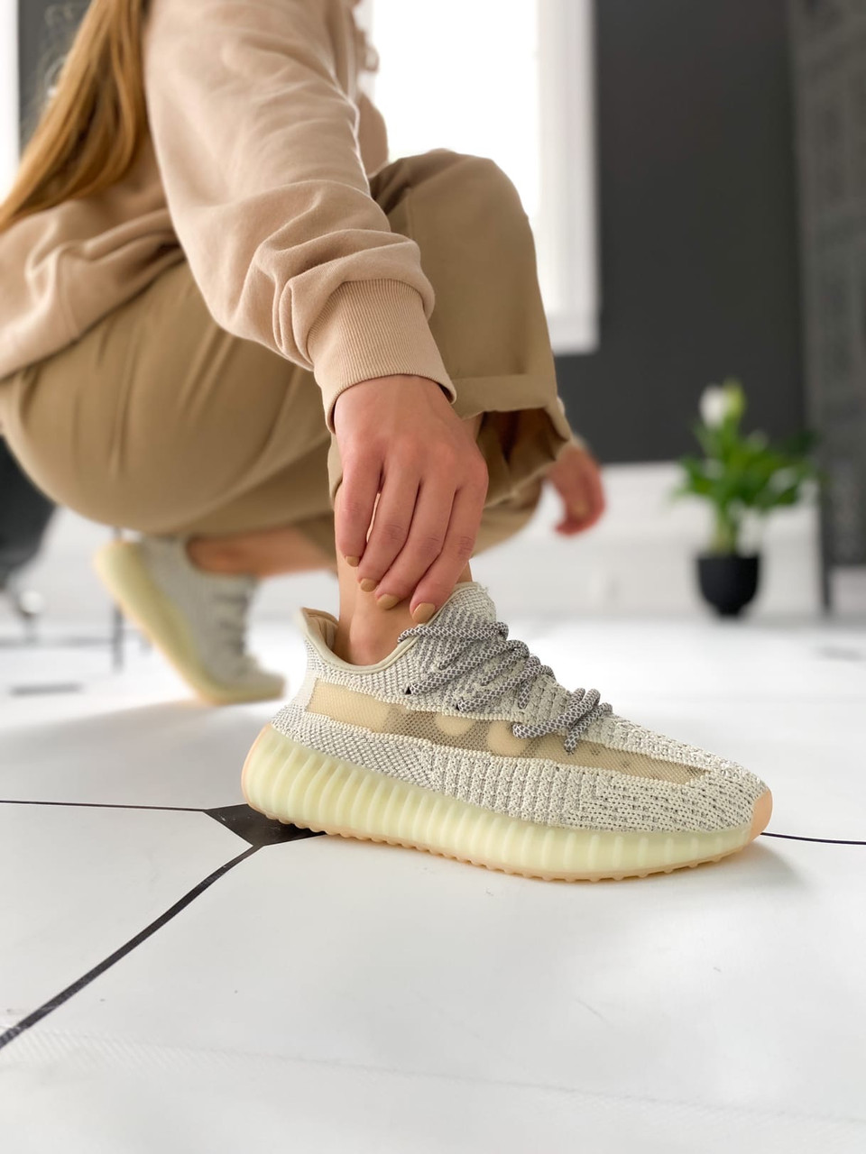 

Кроссовки Adidas Yeezy Boost 350 V2 Lundmark Reflective