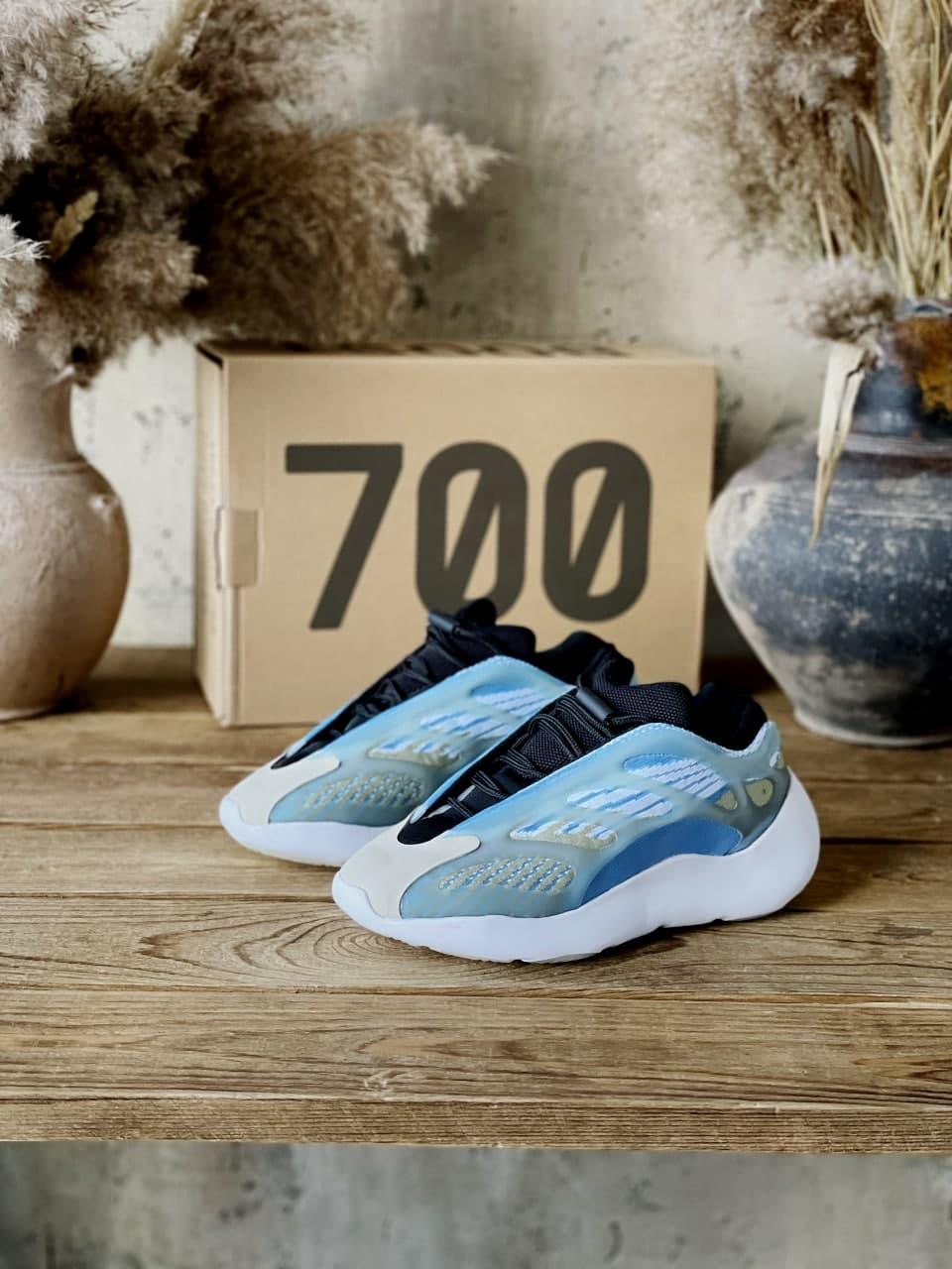 

Женские кроссовки Adidas Yeezy Boost 700 v3 Arzareth Blue / Адидас Изи Буст 700 в3 Арзарет Голубые, Голубой