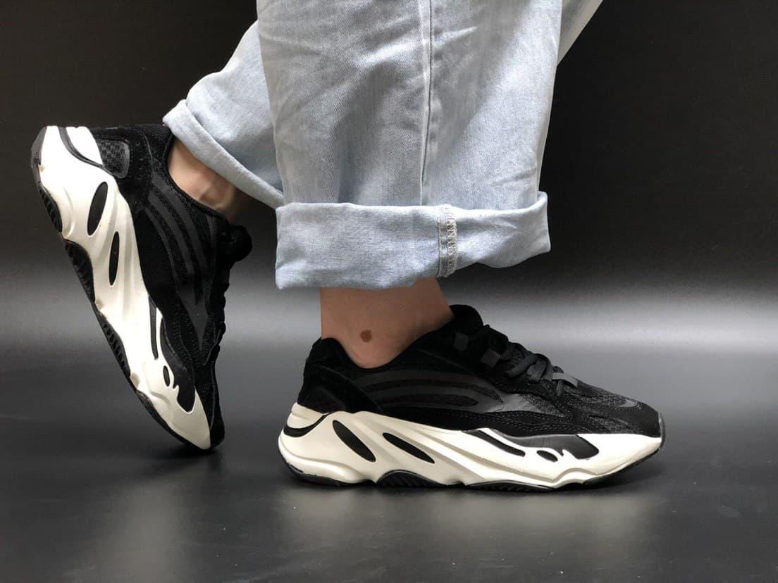 

Женские кроссовки Adidas Yeezy Boost 700 V2 White Black / Адидас Изи Буст 700 В2 Белые Черные 40, Черный