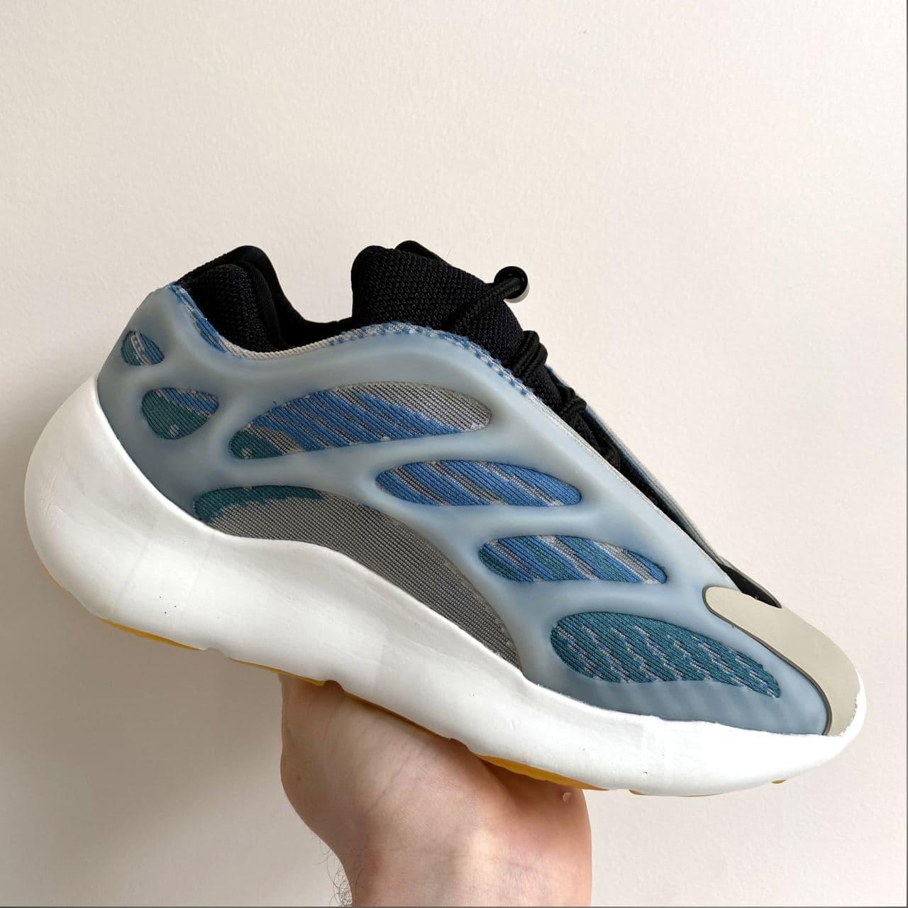 

Женские кроссовки Adidas Yeezy Boost 700 v3 Kyanite Blue Grey / Адидас Изи Буст 700 в3 Голубые Серые, Голубой