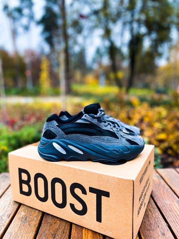 

Мужские кроссовки Adidas Yeezy Boost 700 V2 Vanta Black / Адидас Изи Буст 700 В2 Черные, Черный