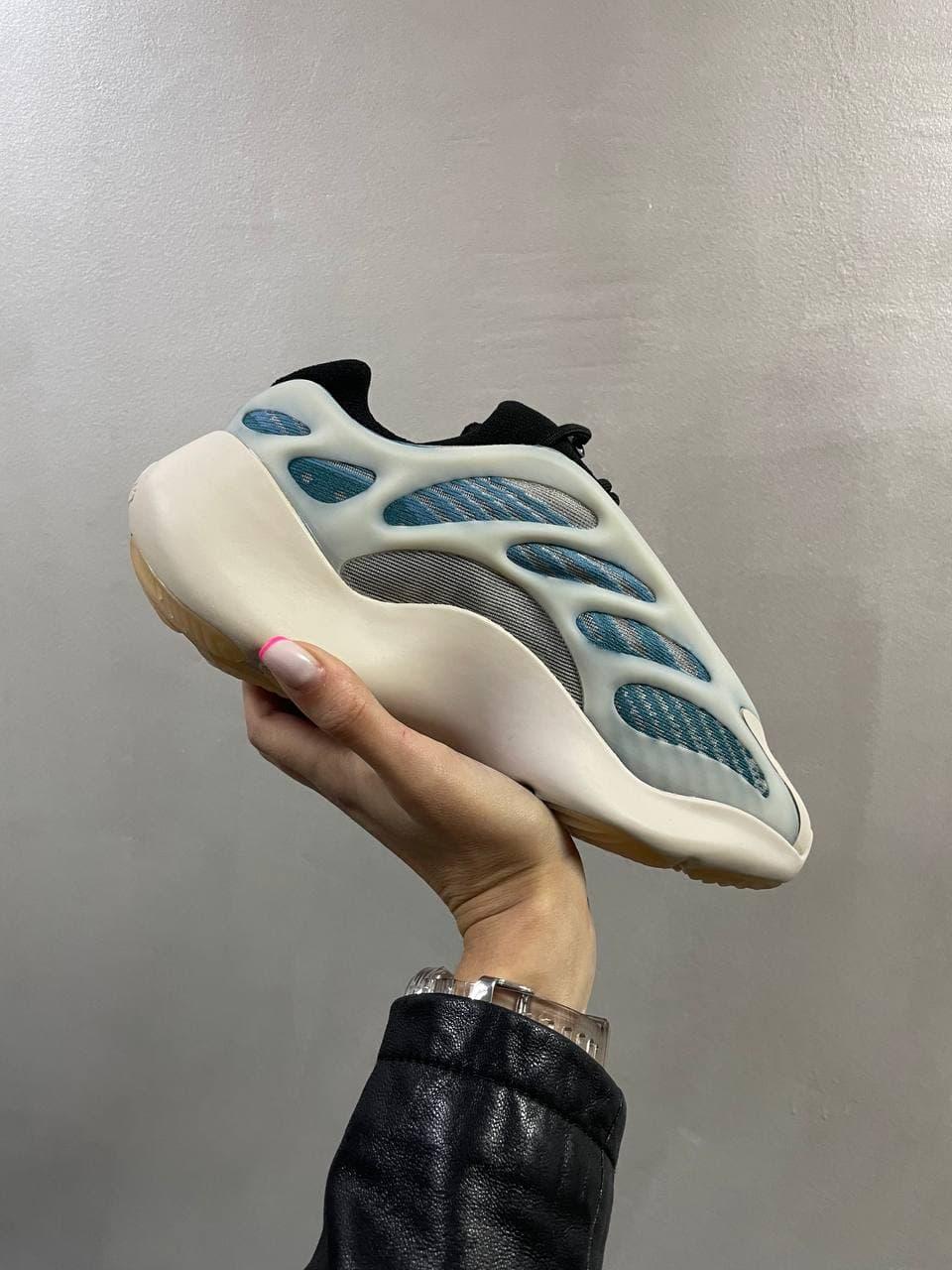 

Мужские кроссовки Adidas Yeezy Boost 700 v3 Kyanite Blue / Адидас Изи Буст 700 в3 Голубые 42, Голубой