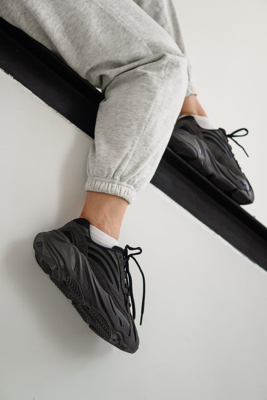 

Женские кроссовки Adidas Yeezy Boost 700 V2 Black / Адидас Изи Буст 700 В2 Черные 40, Черный