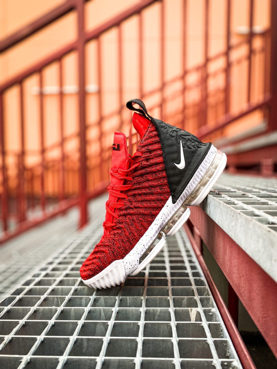 

Nike Lebron 16 EP LBJ "White/Red/Black", Красный