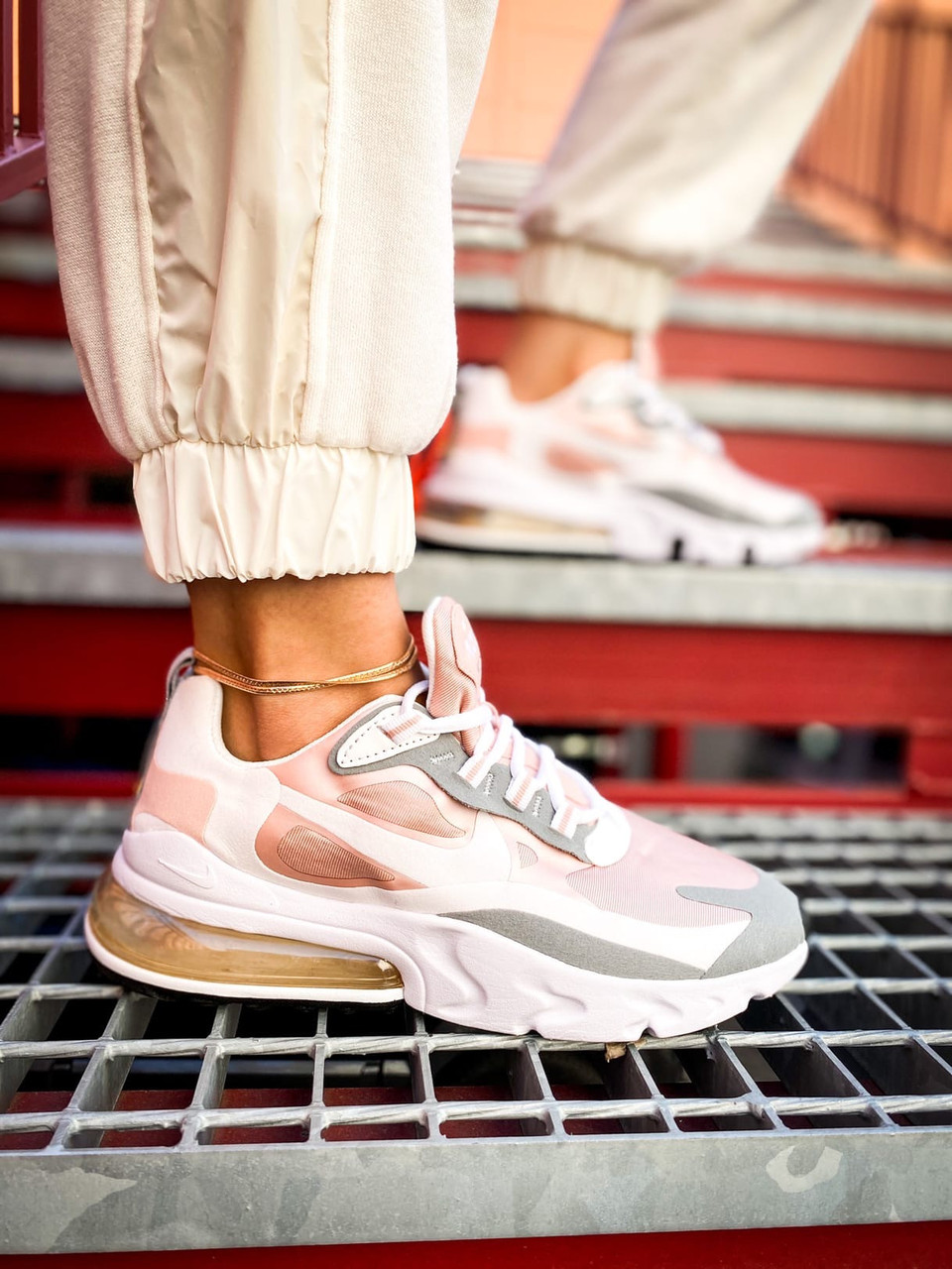 

Nike Air Max 270 React "Creme Feminino"