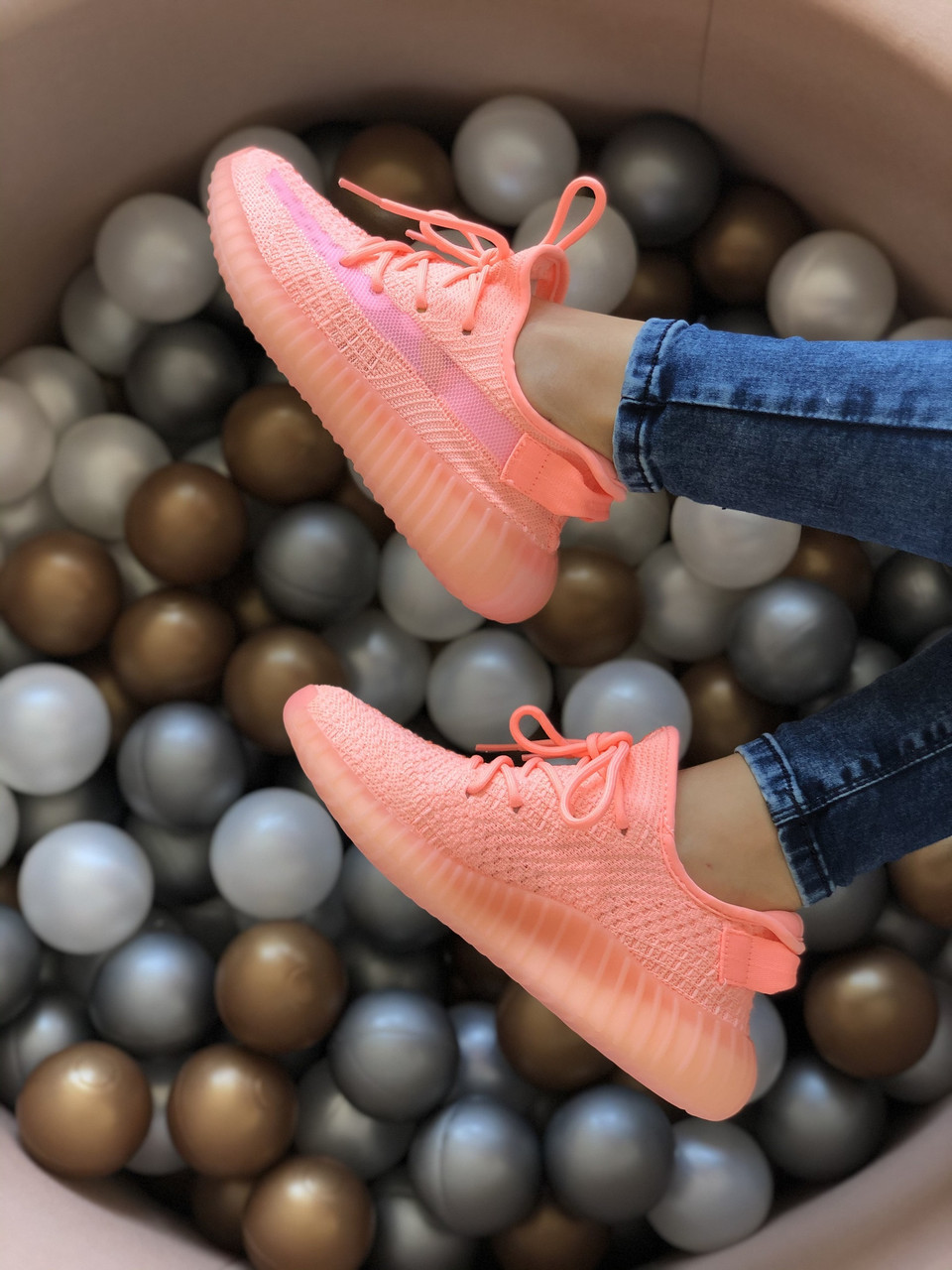 

Женские коралловые кроссовки Adidas Yeezy, Розовый