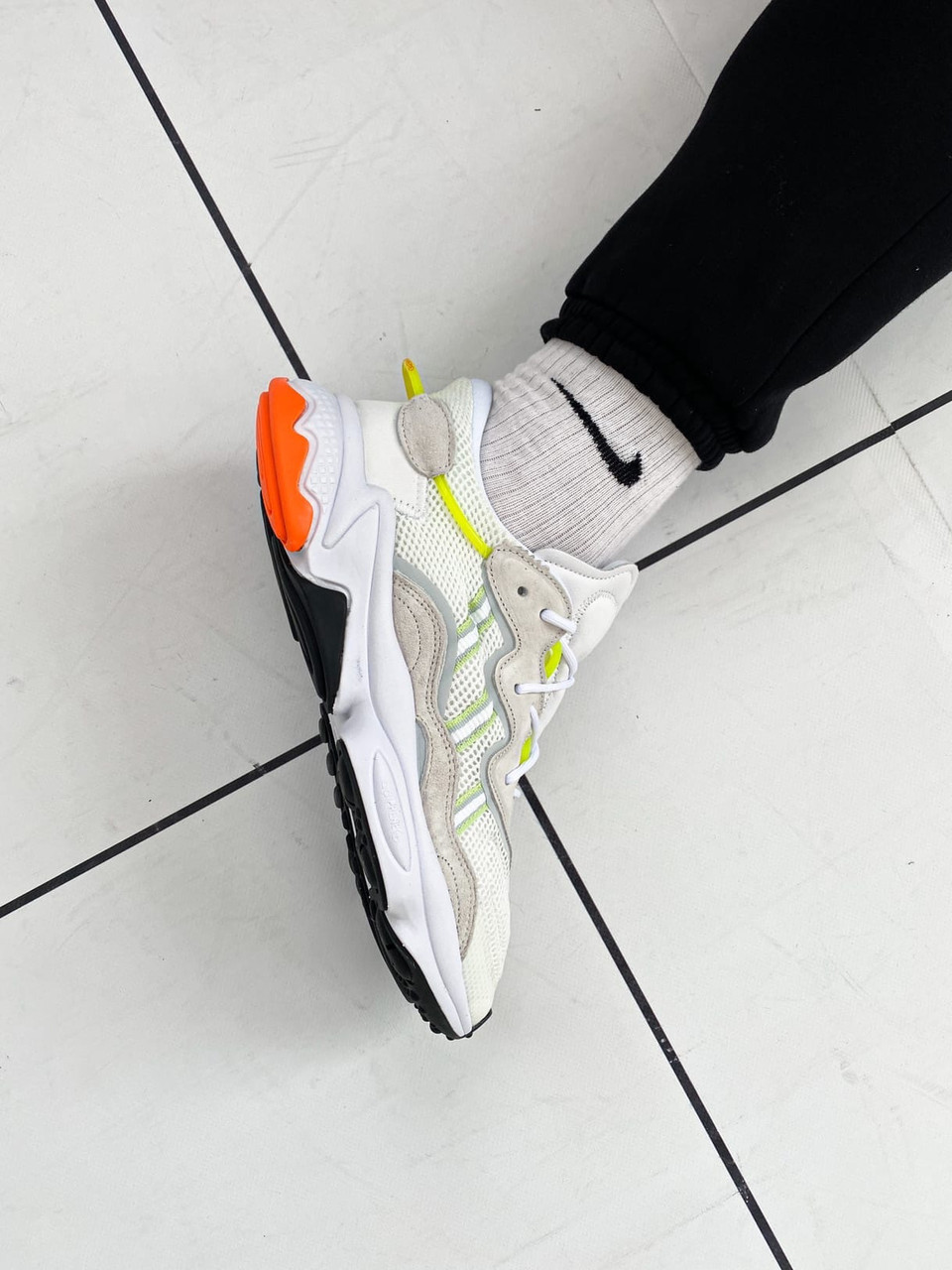 

Adidas Ozweego White, Белый