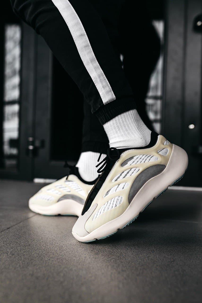 

Мужские кроссовки Adidas Yeezy Boost 700 v3 Azael / Адидас Изи Буст 700 в3 Белые 43, Белый