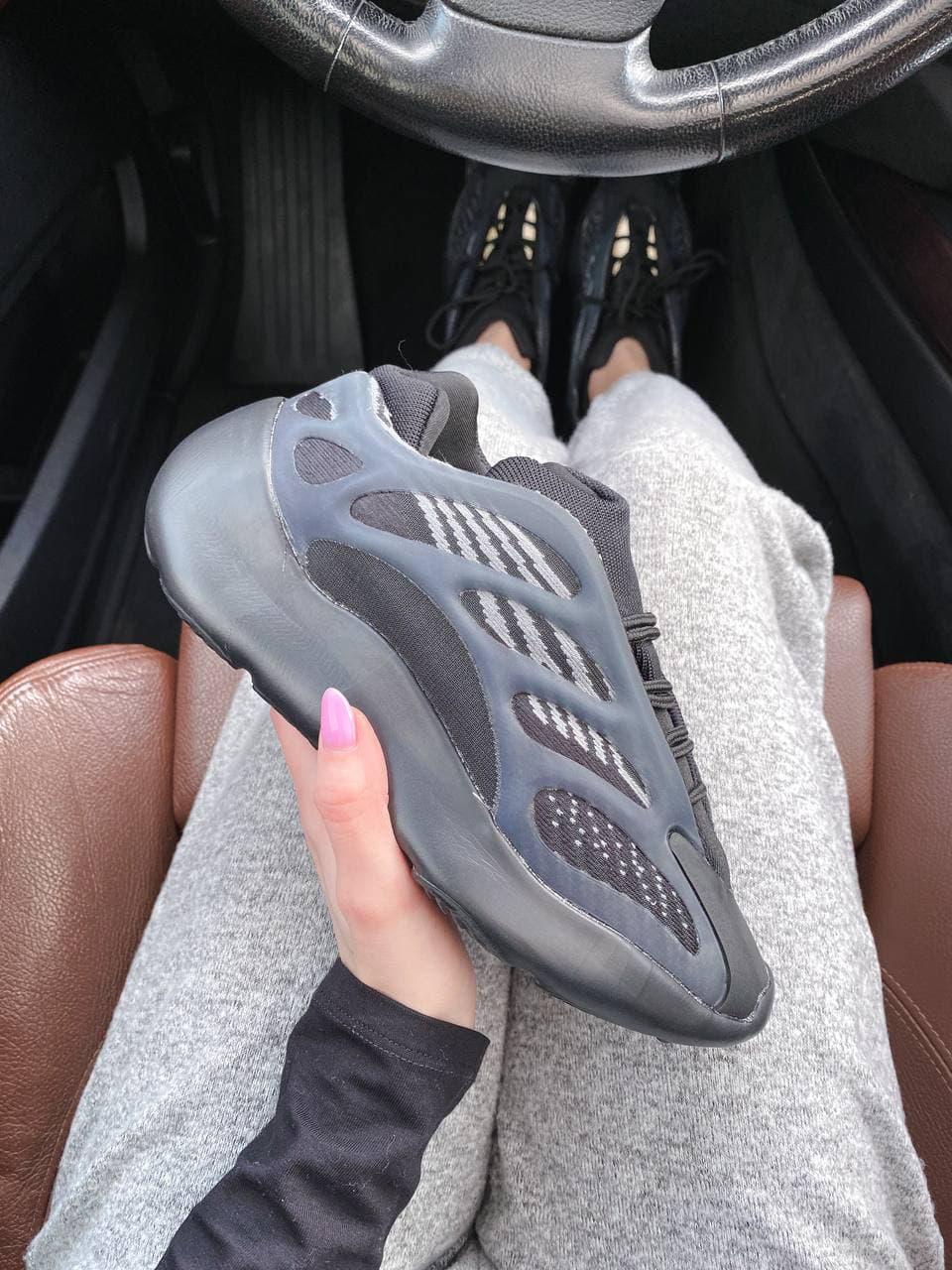 

Мужские кроссовки Adidas Yeezy Boost 700 v3 Alvah Black / Адидас Изи Буст 700 в3 Черные 45, Черный