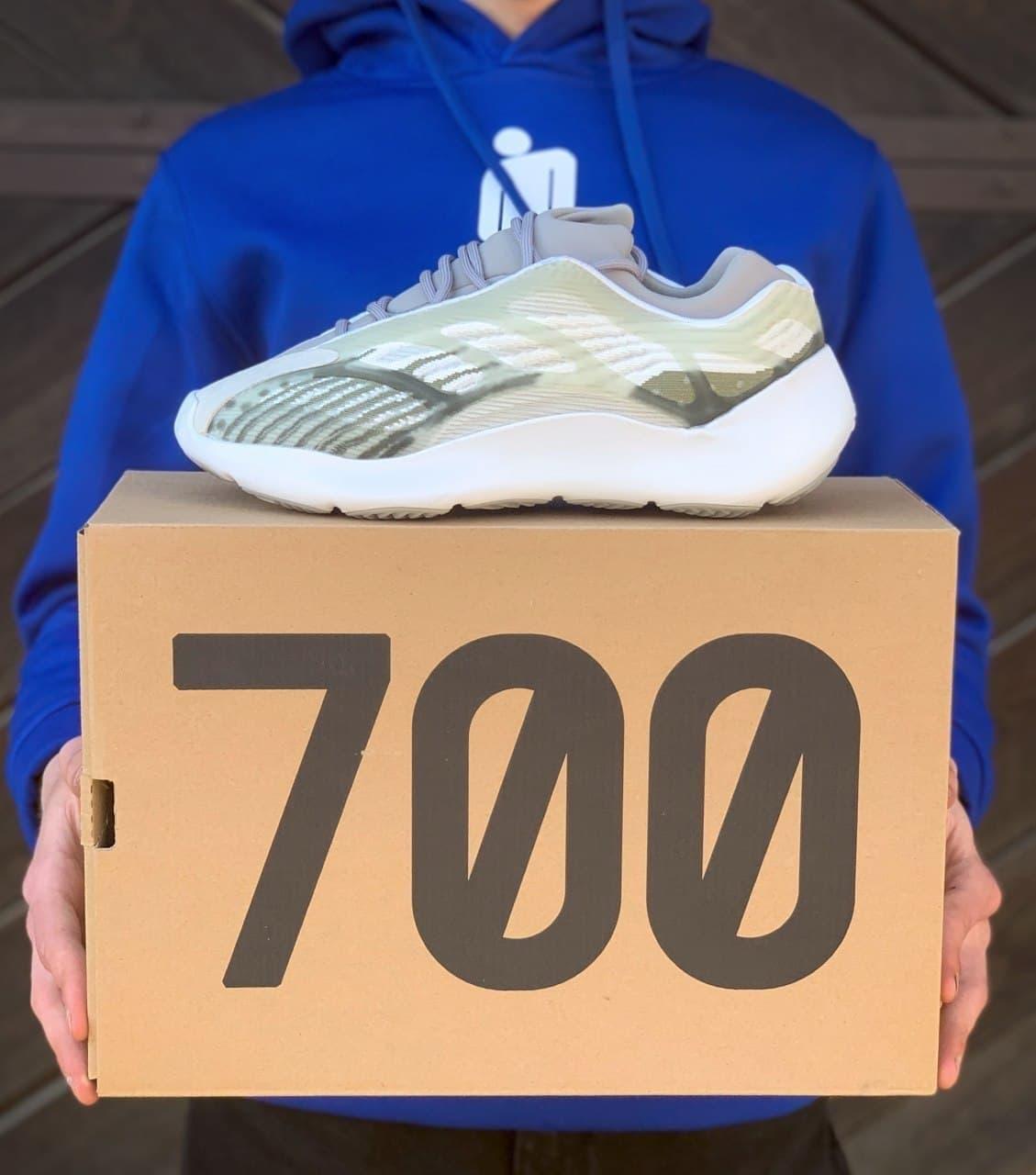 

Женские кроссовки Adidas Yeezy Boost 700 v3 Azael Beige / Адидас Изи Буст 700 в3 Бежевые 39, Бежевый