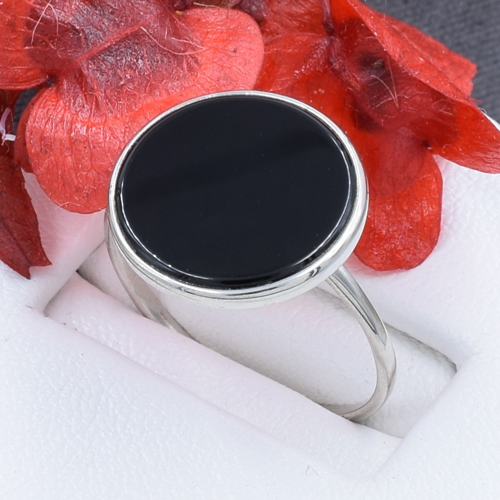 Серебряное кольцо женское вставка черный оникс  размер 16