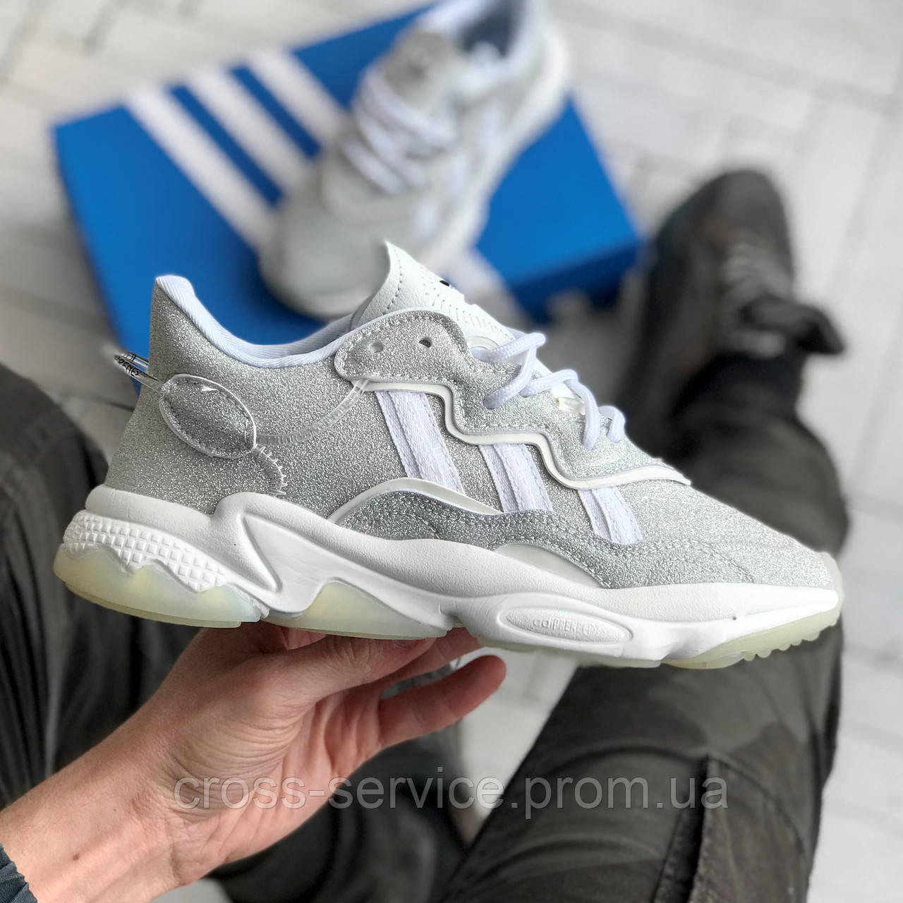 

Кроссовки женские Adidas Ozweego white gray silver / Адидас Озвиго белые серые серебряные / адидаси 38, Серебристый