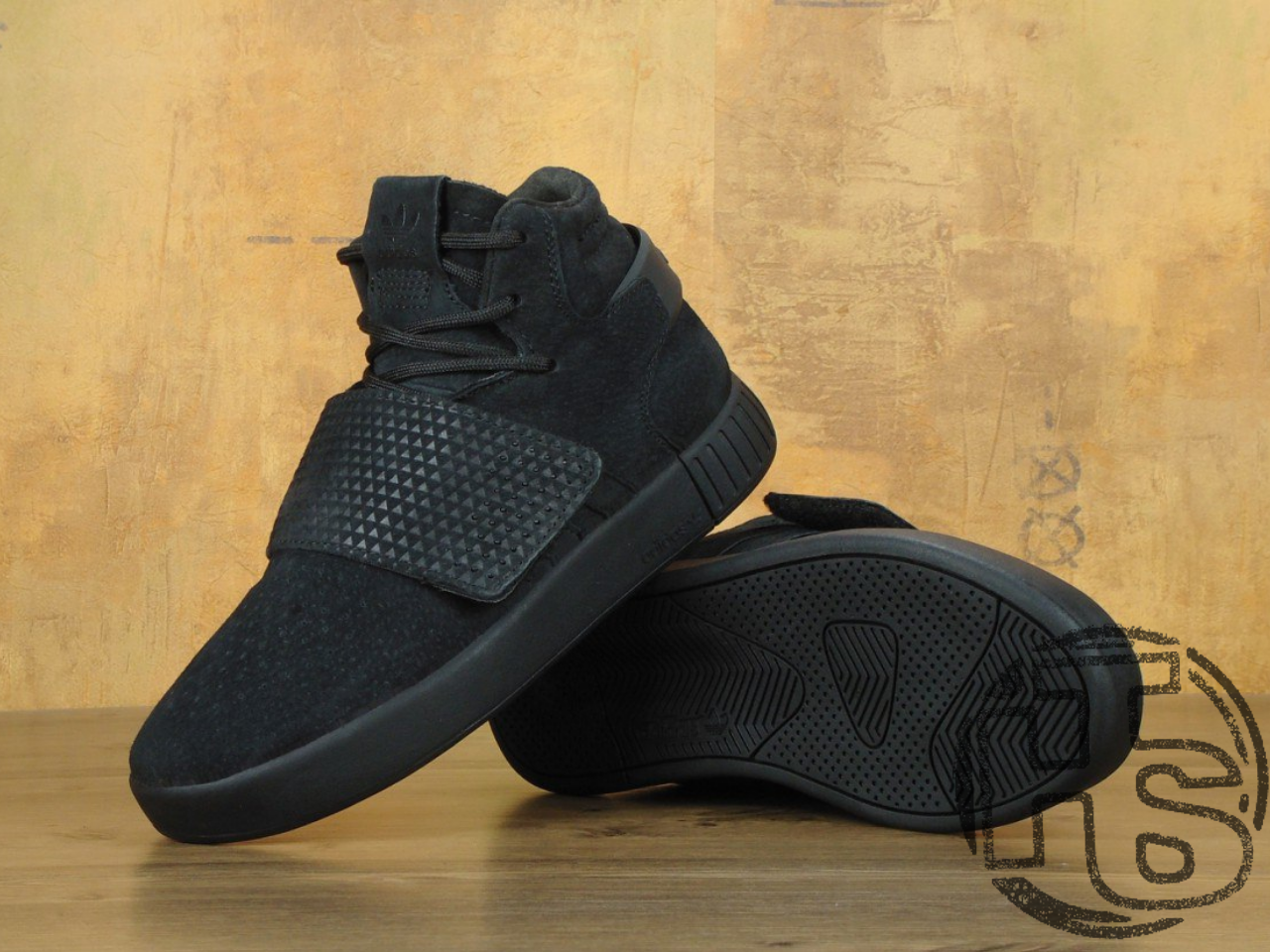 

Мужские кроссовки Adidas Tubular Invader Strap Triple Black BB1169, Черный