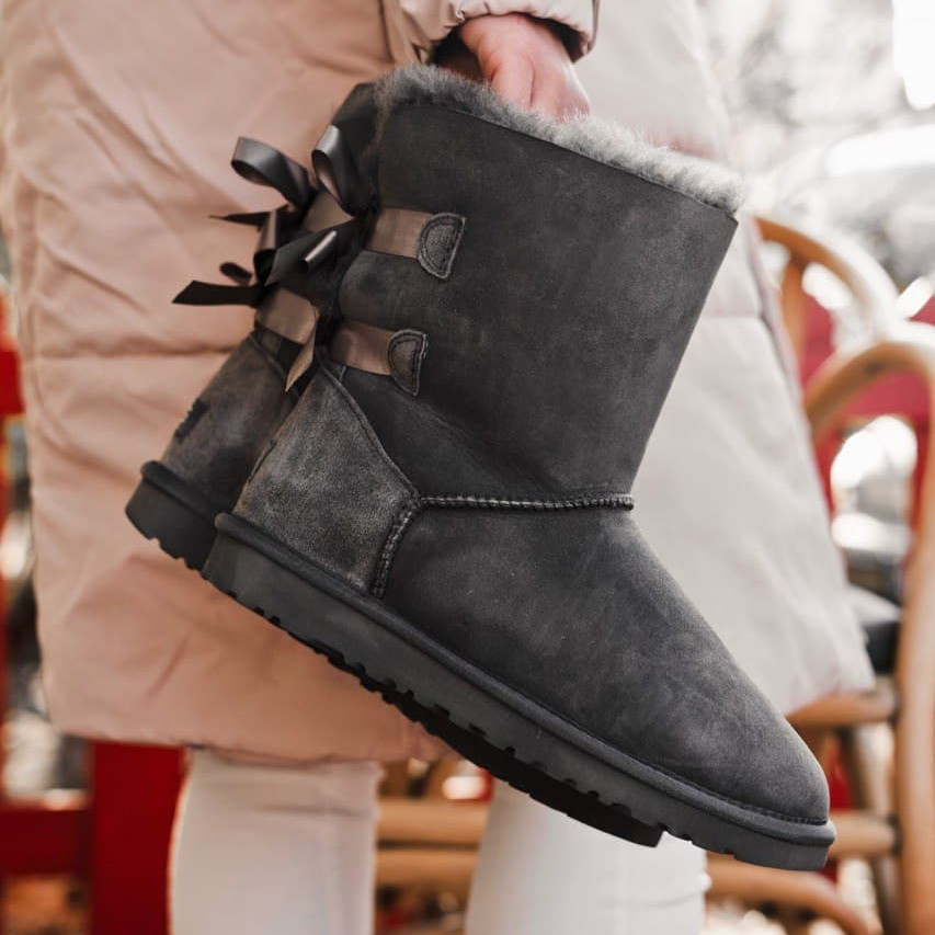 

Ugg Bailey Bow Gray