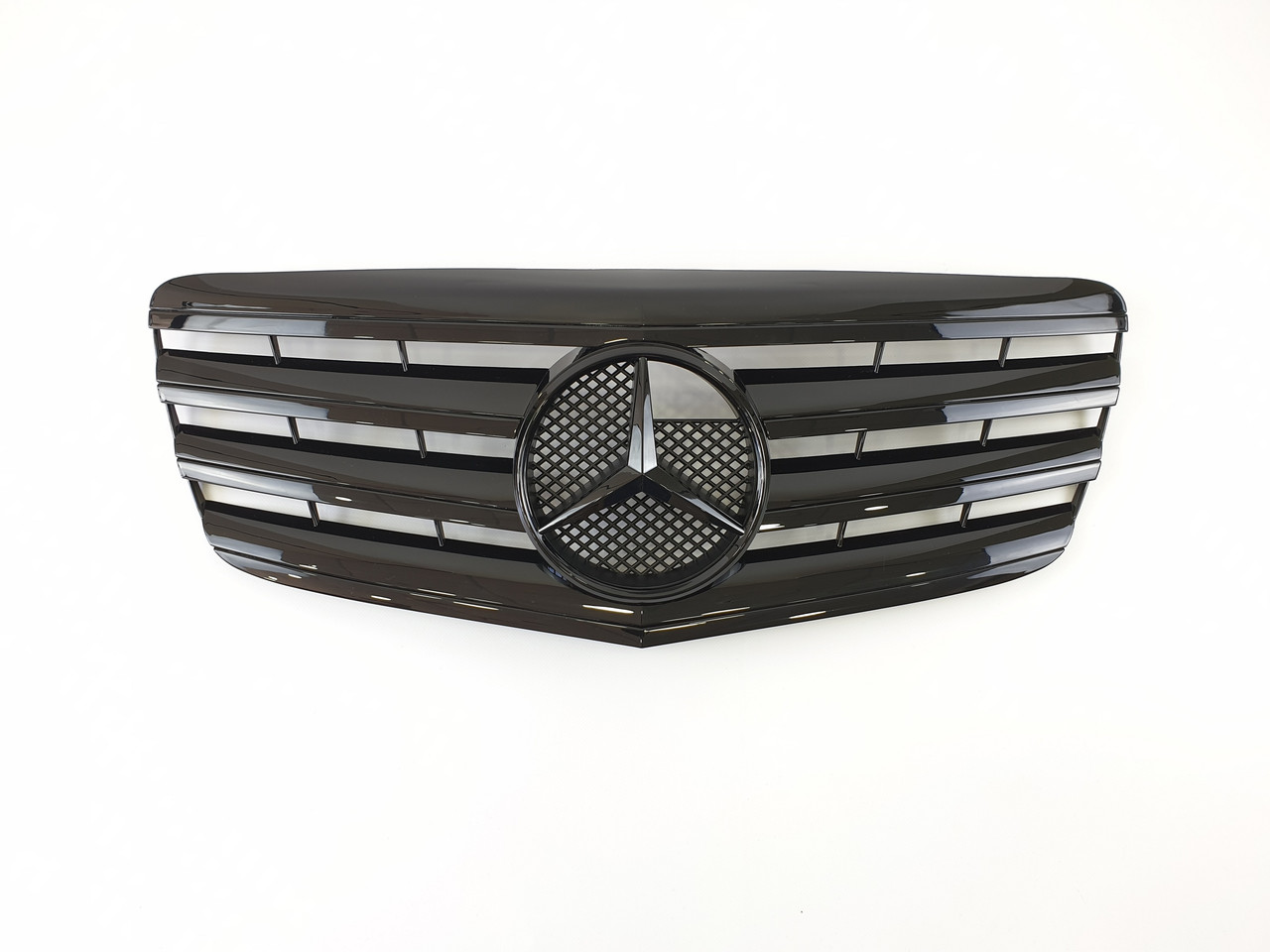 

Решетка радиатора Mercedes E-Class W211 2006-2009год CL All Black, Черный