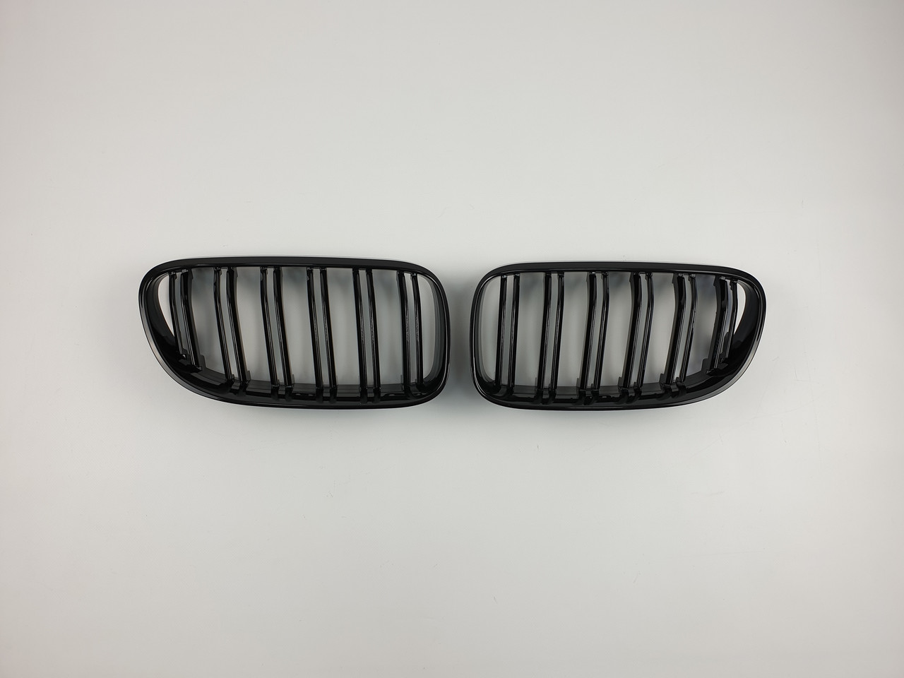 

Решетка радиатора ноздри BMW 3 Series E92/E93 2010-2013год Черный Глянец