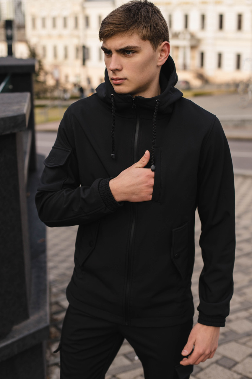

Мужская куртка Softshell черная демисезонная Intruder