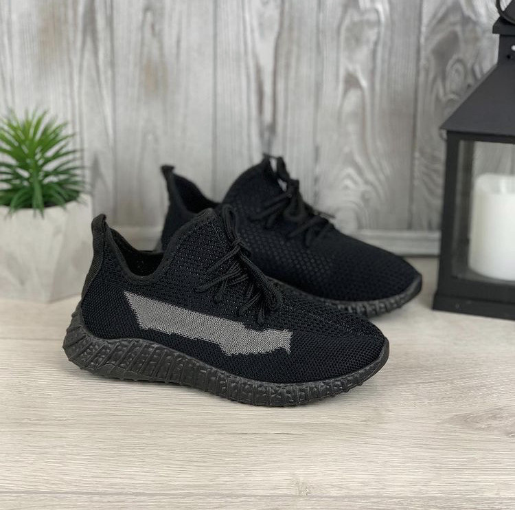 

Кроссовки ИЗИ ( Yeezy boost ) детские чёрные