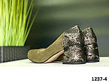 Туфли женские замшевые хаки на каблуке с принтом на пятке, фото 7