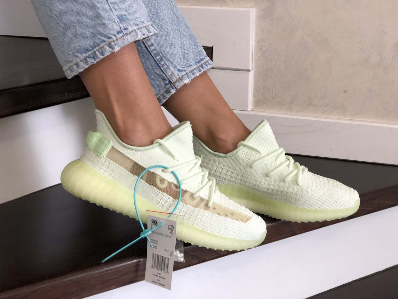 

Женские кроссовки Adidas Yeezy Boost 350 v2 (салатовые) B10469 молодежная стильная обувь, Салатовый