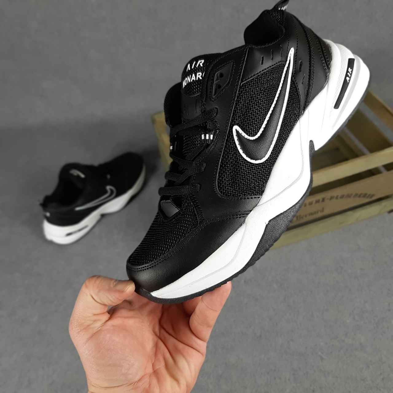 

Мужские кроссовки в стиле Nike Найк Air Monarch, черные 43 (27,5 см), Черный