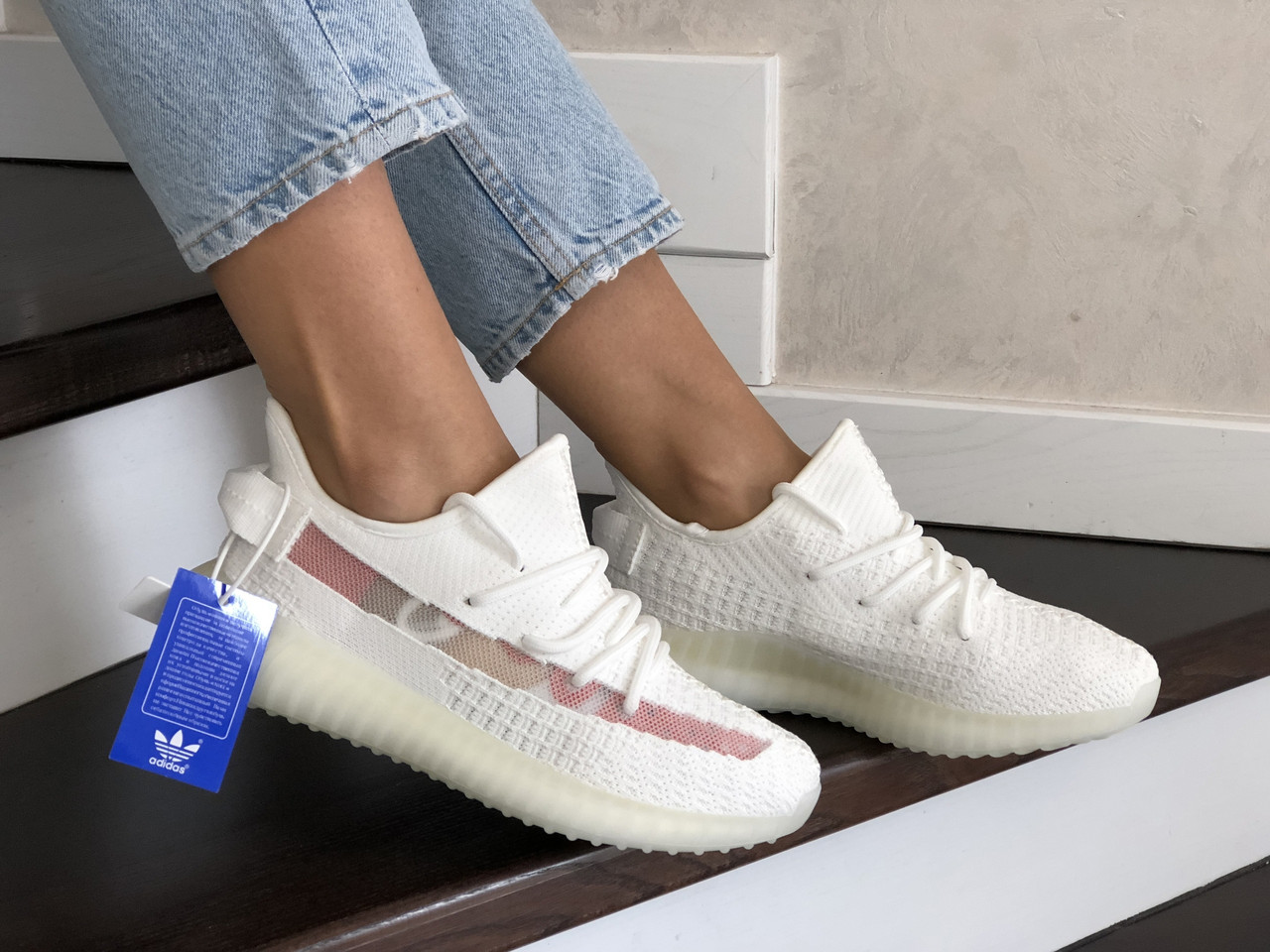 

Женские кроссовки в стиле Adidas Адидас Yeezy Boost 350 v2, белые 39 (24,8 см), Белый