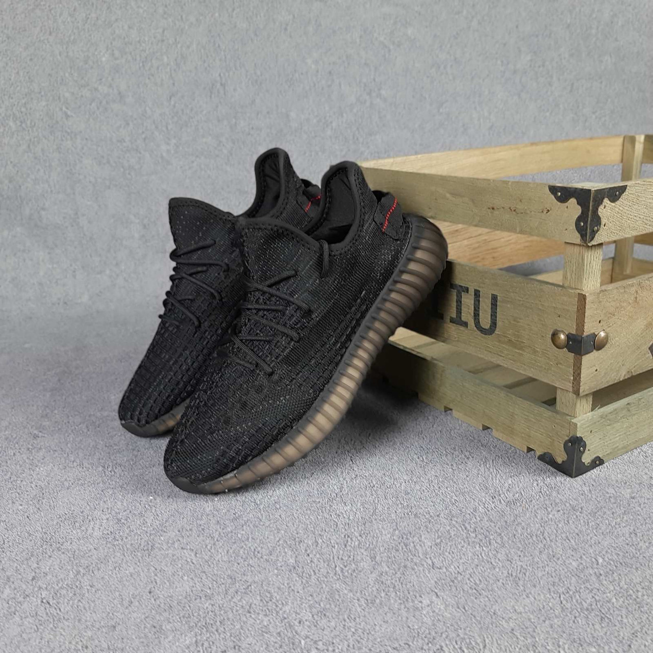 

Женские кроссовки в стиле Adidas Адидас Yeezy Boost 350, черные 38 (24,5 см), Черный