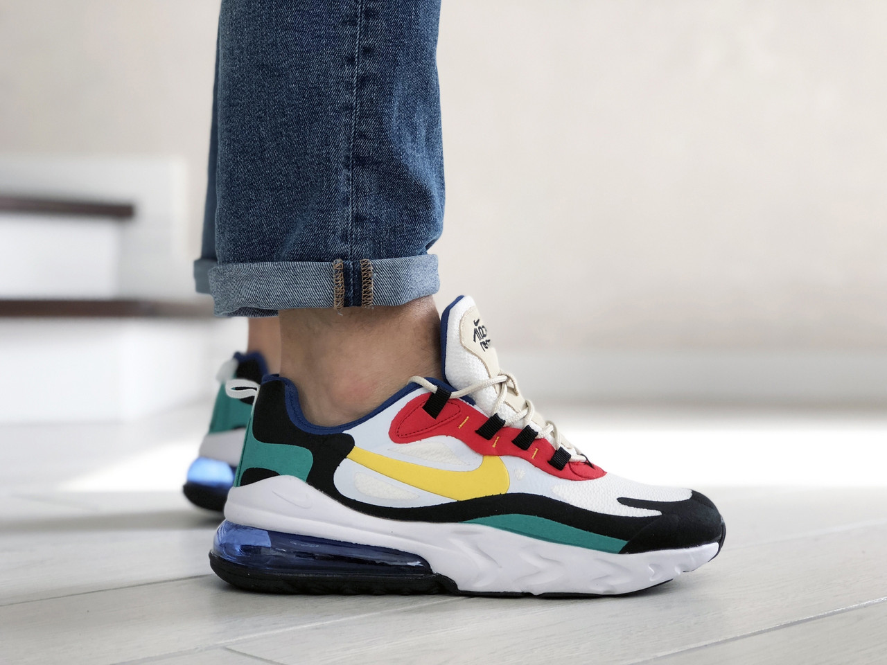 

Мужские кроссовки в стиле Nike Найк Air Max 270 React, белые с желтым и красным. 44 (27,5 см), Белый