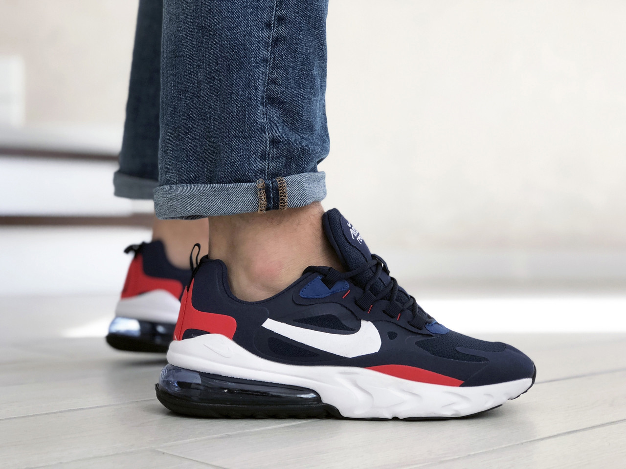 

Мужские кроссовки в стиле Nike Найк Air Max 270 React, синие с белым и красным. 44 (27,5 см), Синий