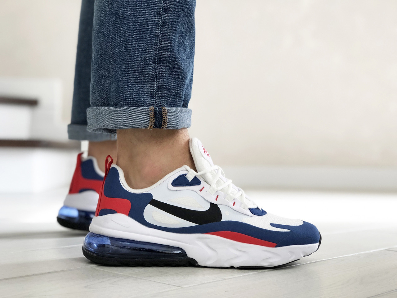 

Мужские кроссовки в стиле Nike Найк Air Max 270 React, белые с синим и красным. 42 (26,5 см), Белый