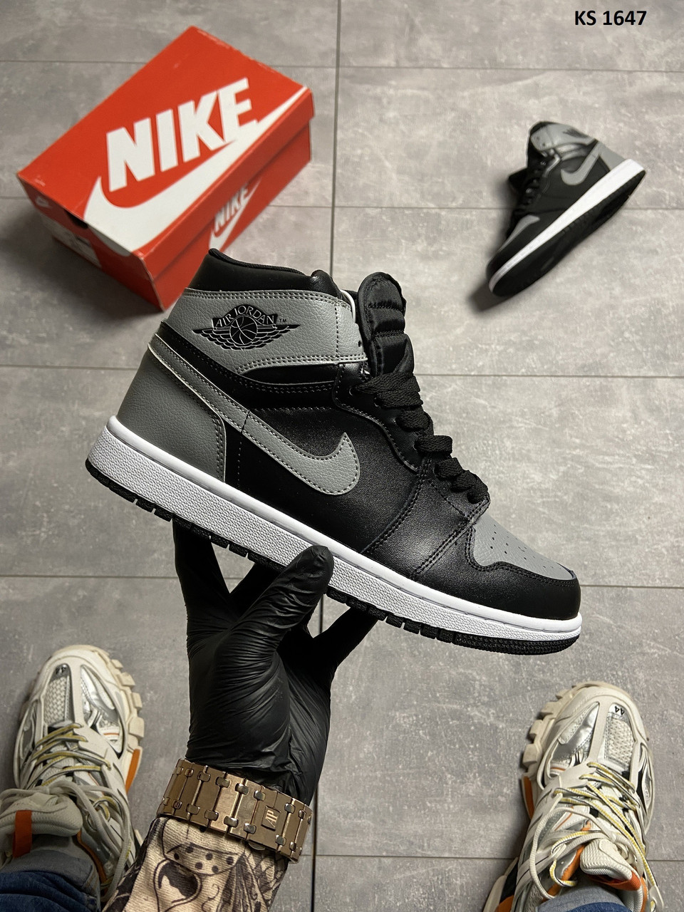 

Мужские кроссовки в стиле Nike Найк Air Jordan 1 Retro High Shadow, черные с серым 42 (26,5 см), Черный