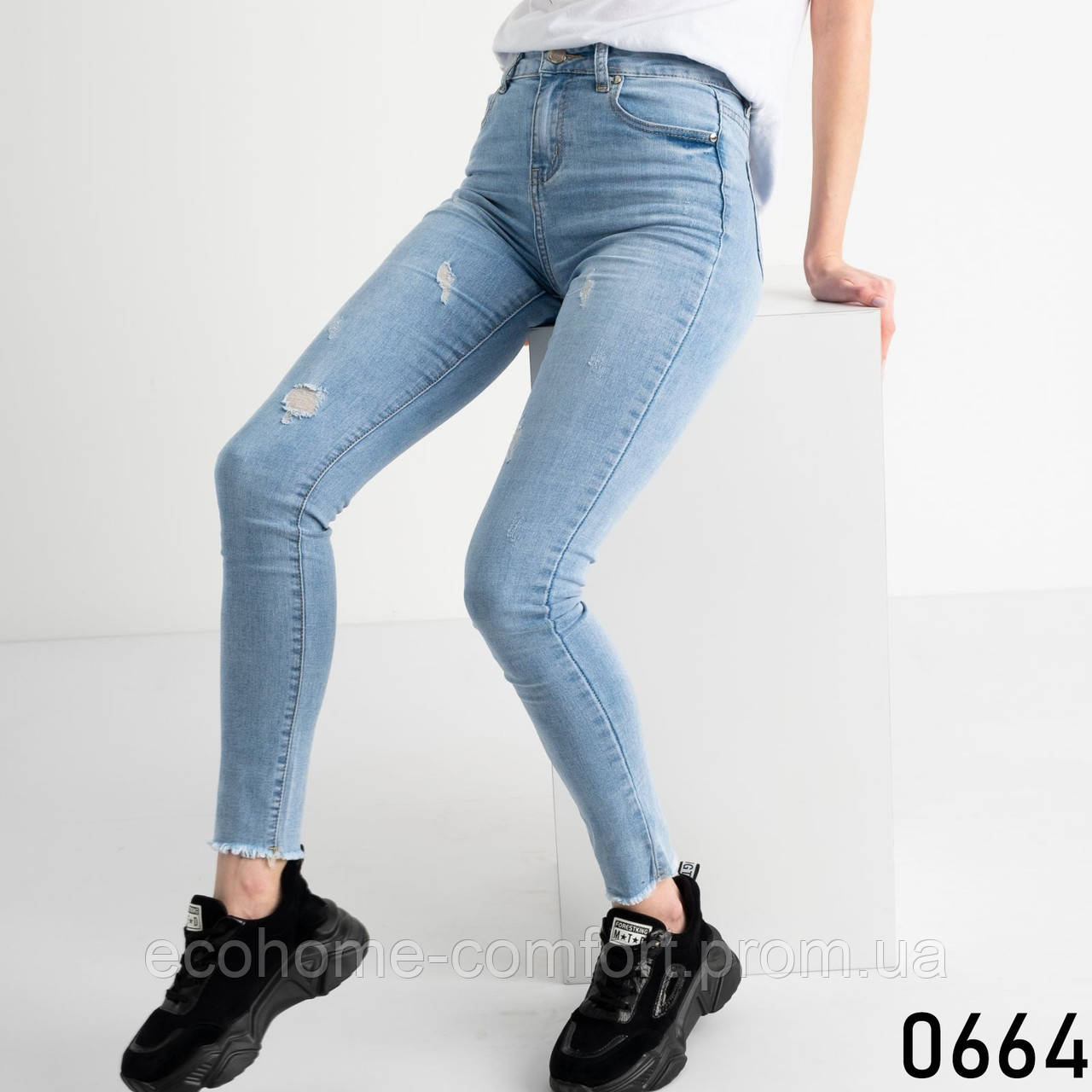 

Стильные женские джинсы голубые New Jeans